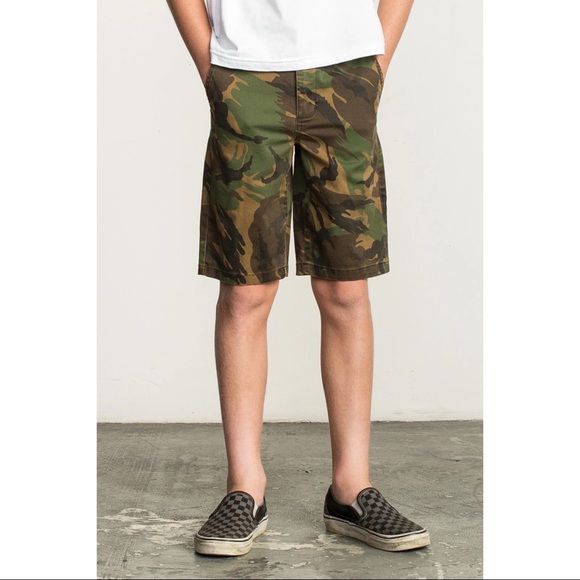 ❄️RVCA Boys Week Day Stretch Camo Shorts - Picture 2 of 4